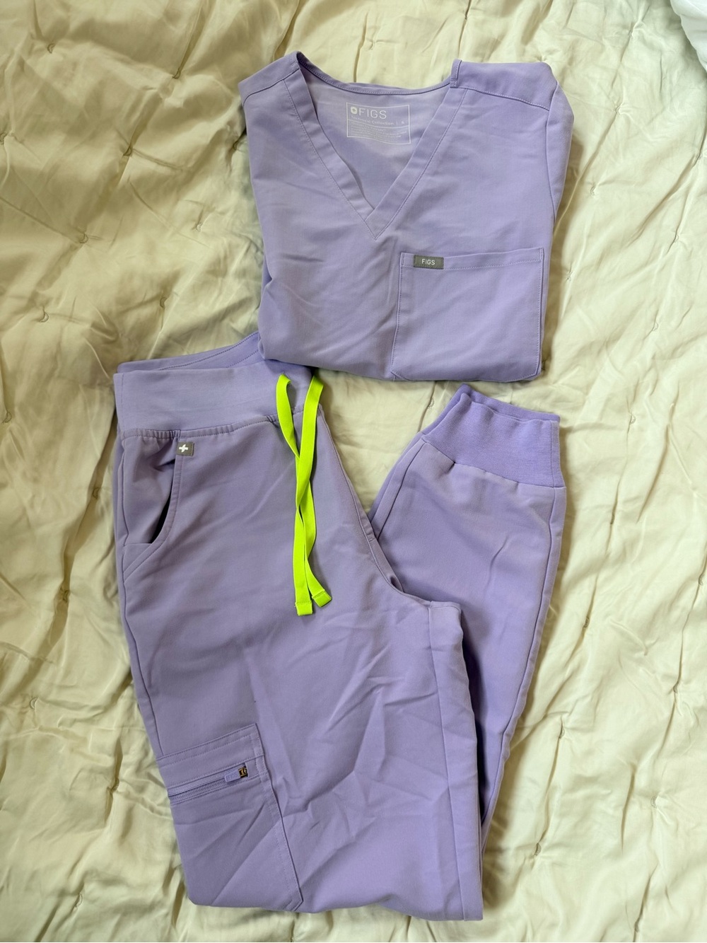 Figs Women’s Lavender dew Scrub Set